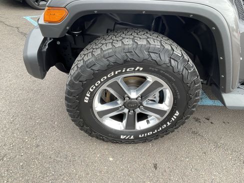 Used 2022 Jeep Wrangler Unlimited Sahara w/ LED Lighting Group AWD/4WD image 9