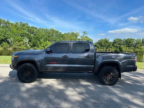 Used 2022 Toyota Tacoma TRD Sport image 2