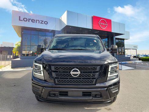 Used 2023 Nissan Titan SV w/ SV Convenience Package image 2