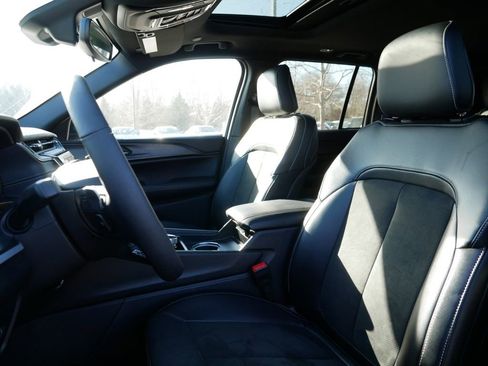 Certified 2024 Jeep Grand Cherokee Altitude image 33