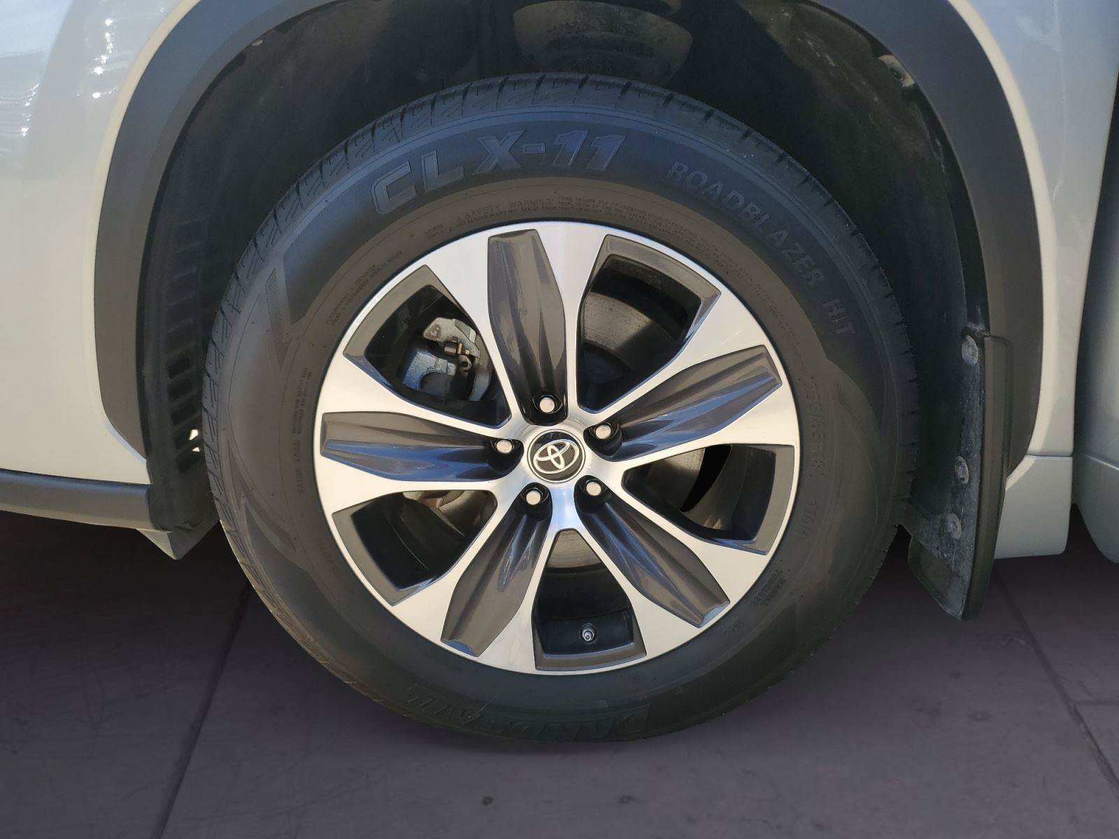 Used 2023 Toyota Highlander XLE FWD image 14