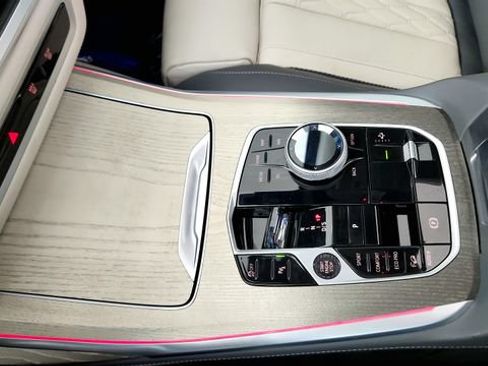 Used 2025 BMW X7 M60i AWD/4WD image 69