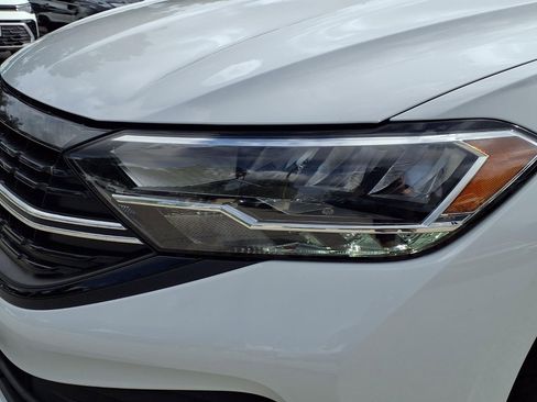 Used 2023 Volkswagen Jetta Sport image 3