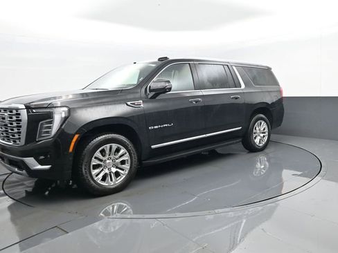 Used 2025 GMC Yukon XL Denali AWD/4WD image 2