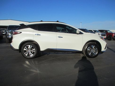 Used 2019 Nissan Murano SV image 2