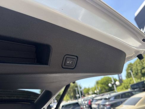 Used 2025 Chevrolet Traverse Z71 w/ Enhanced Driving Package AWD/4WD image 8