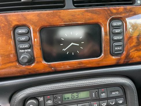 Used 2005 Jaguar XK8 Convertible image 28