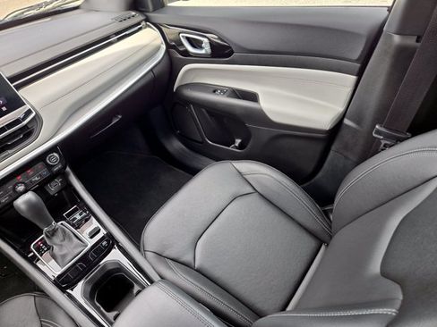 Certified 2025 Jeep Compass Limited AWD/4WD image 41