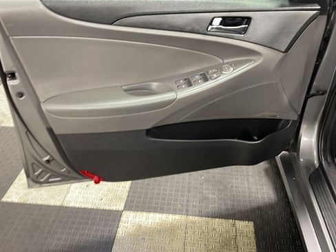 Used 2013 Hyundai Sonata SE w/ Navigation & Sunroof Pkg FWD image 13