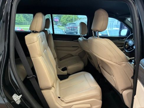 Used 2023 Jeep Grand Cherokee L Limited AWD/4WD image 36