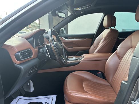 Used 2019 Maserati Levante GranLusso image 11