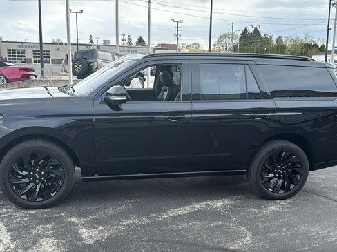 Used 2025 Lincoln Navigator Reserve w/ Jet Appearance Package AWD/4WD image 5