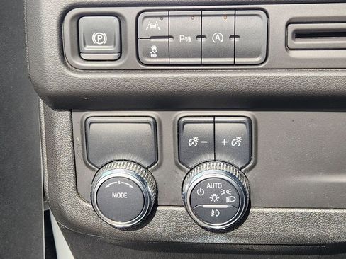 Used 2024 GMC Yukon XL SLT image 23