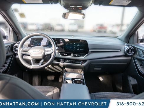 Used 2025 Chevrolet Equinox LT image 3