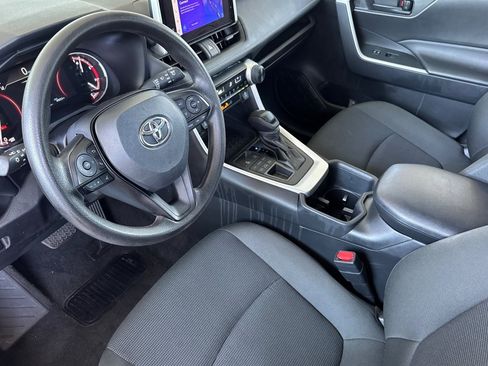 Used 2024 Toyota RAV4 LE AWD/4WD image 4