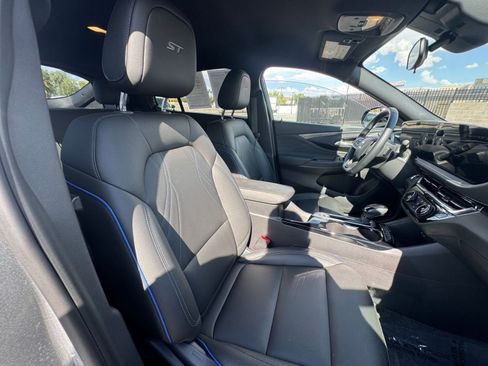 Used 2025 Buick Envista Sport Touring image 34