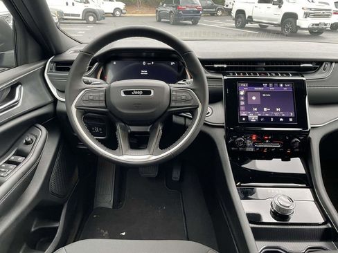 New 2025 Jeep Grand Cherokee Laredo w/ Luxury Tech Group I image 11