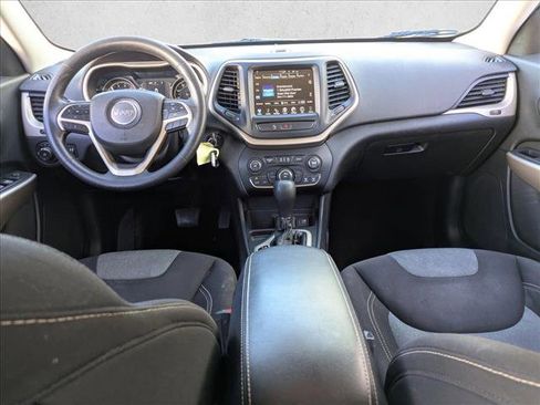 Used 2018 Jeep Cherokee Latitude image 17