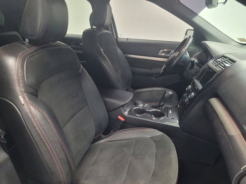 Used 2018 Ford Explorer XLT w/ Equipment Group 202A image 21