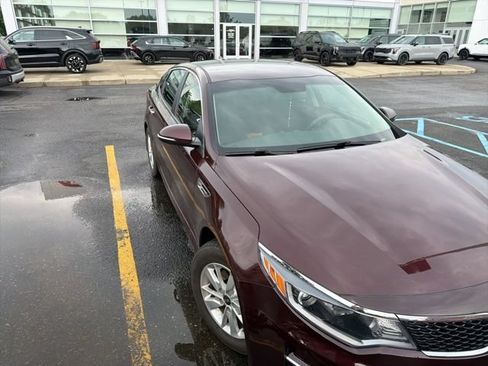Used 2017 Kia Optima LX w/ Convenience Package FWD image 3