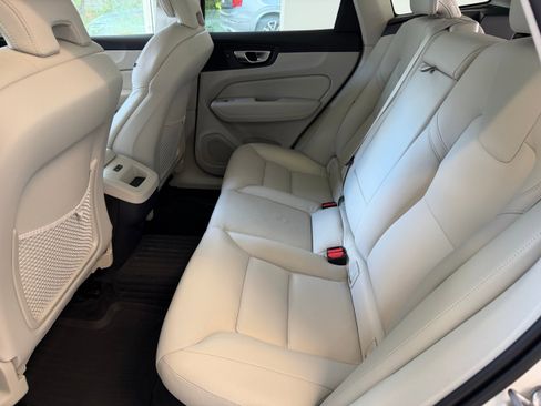 Used 2024 Volvo XC60 B5 Core AWD/4WD image 25