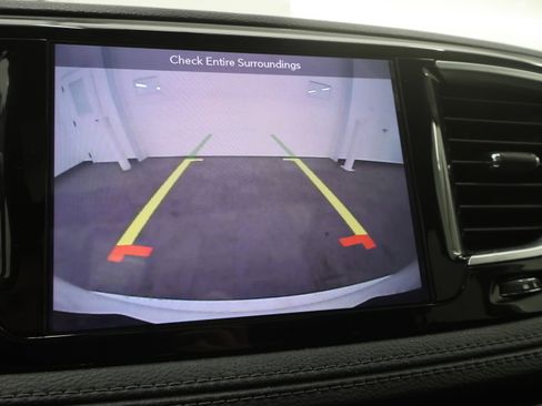 Used 2019 Chrysler Pacifica Limited w/ Tire & Wheel Group image 18