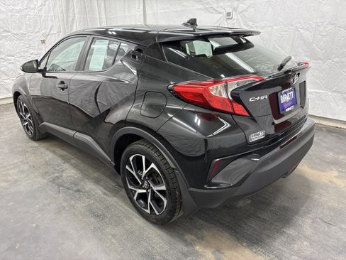 Used 2018 Toyota C-HR XLE FWD image 4