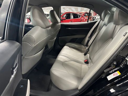 Used 2018 Toyota Camry SE FWD image 25