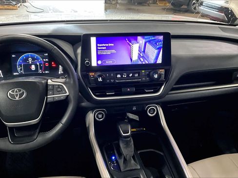 Certified 2024 Toyota Grand Highlander AWD image 7