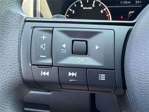 Used 2023 Nissan Rogue SV image 24