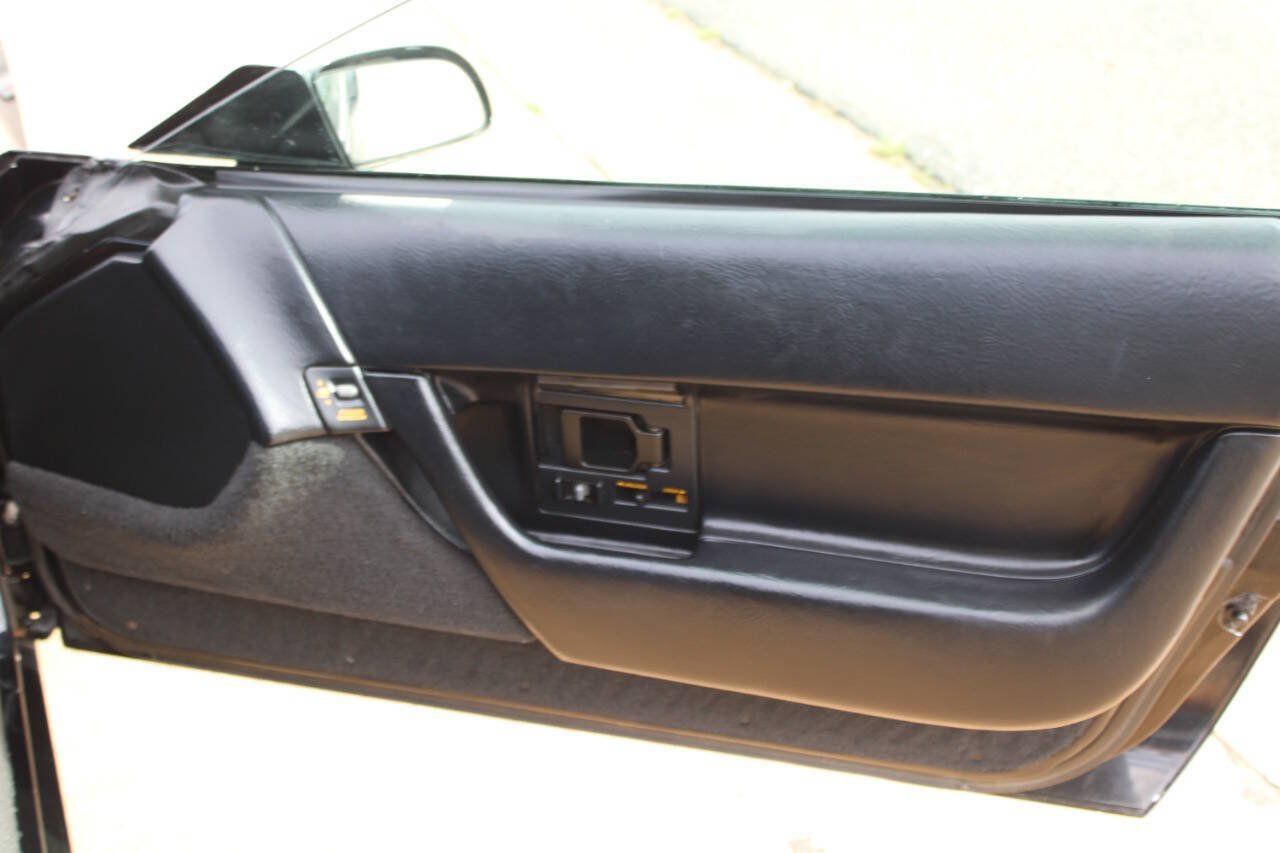 Used 1991 Chevrolet Corvette Convertible RWD image 9