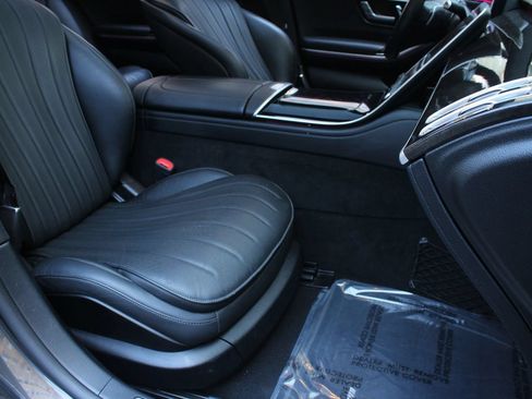 Used 2022 Mercedes-Benz S 580 4MATIC Sedan w/ AMG Line Package image 31