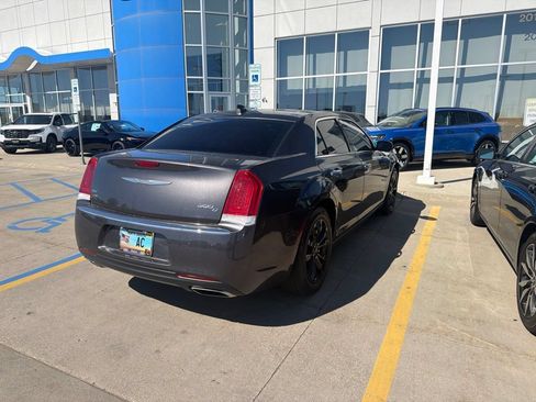 Used 2016 Chrysler 300 C AWD/4WD image 8