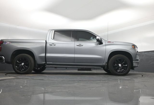 Used 2023 Chevrolet Silverado 1500 LTZ w/ Technology Package AWD/4WD image 16