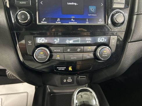Used 2018 Nissan Rogue SV AWD/4WD image 17
