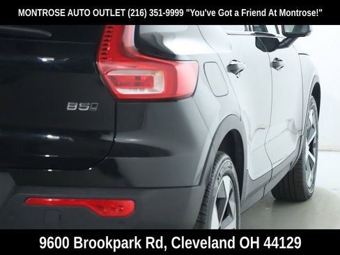 Used 2023 Volvo XC40 B5 Plus w/ Climate Package image 18