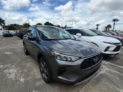 Used 2025 Ford Escape ST-Line AWD/4WD image 3