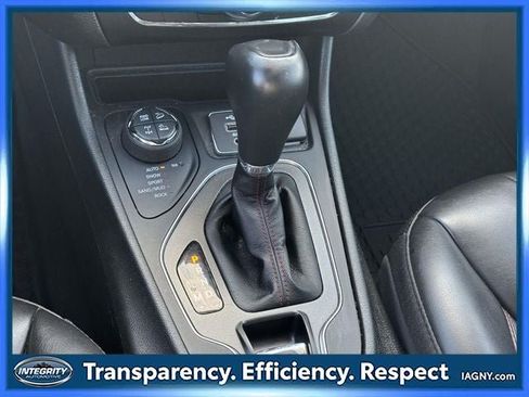 Used 2022 Jeep Cherokee Trailhawk w/ Comfort/Convenience Group AWD/4WD image 28