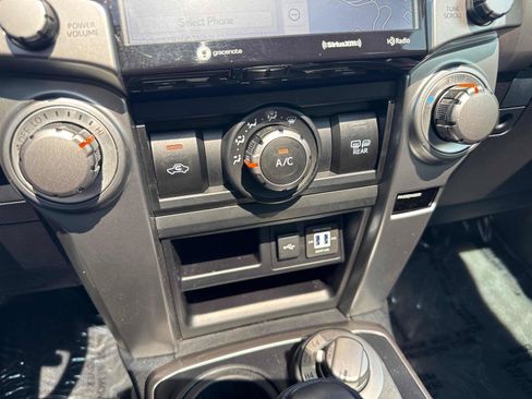 Used 2022 Toyota 4Runner SR5 Premium w/ Moonroof Package AWD/4WD image 22