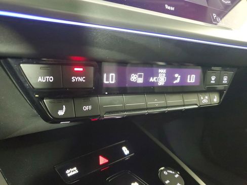 Used 2023 Audi Q4 e-tron Premium Plus w/ Premium Plus image 29