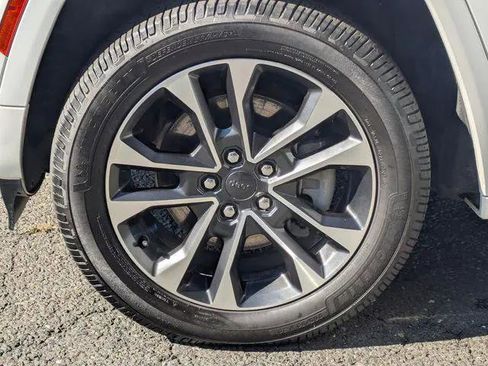 Certified 2022 Jeep Grand Cherokee L Overland w/ Luxury Tech Group IV image 9