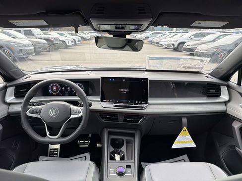 New 2026 Volkswagen Tiguan SE R-Line FWD image 22