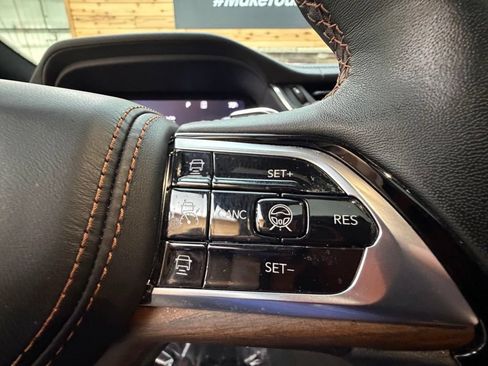 Used 2023 Jeep Grand Cherokee Summit w/ Luxury Tech Group V AWD/4WD image 33
