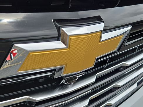 New 2026 Chevrolet Suburban High Country AWD/4WD image 17