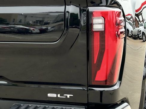 Used 2025 GMC Sierra 2500 SLT AWD/4WD image 7
