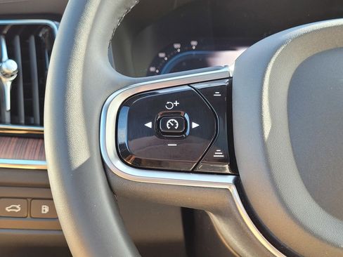 Certified 2024 Volvo XC60 T8 Ultimate w/ Protection Package Premier image 19