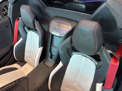 Used 2023 Chevrolet Corvette Stingray Premium Conv w/ Z51 Performance Package image 17