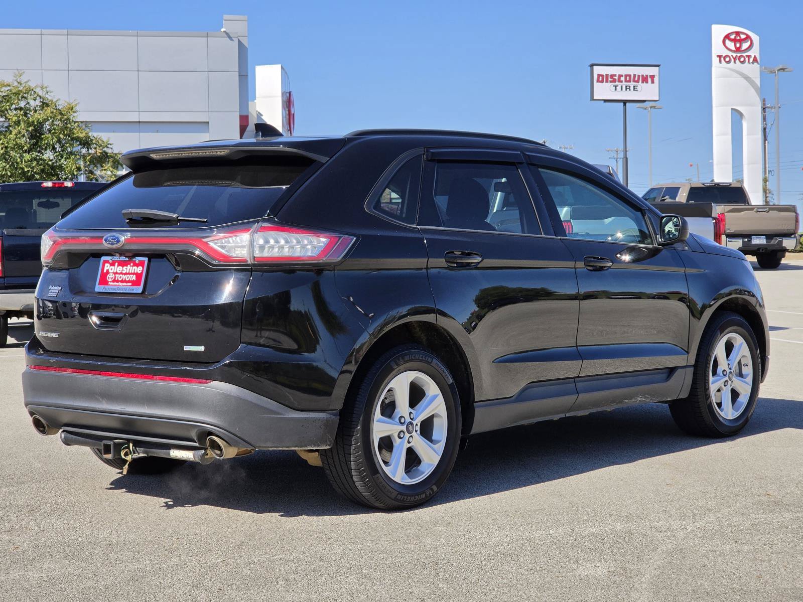 Used 2018 Ford Edge SE FWD image 4