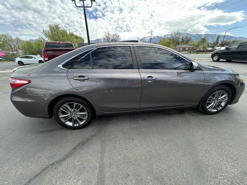Used 2017 Toyota Camry SE image 5