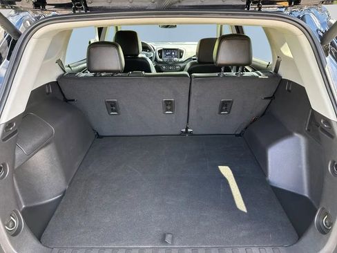 Used 2024 GMC Terrain SLT AWD/4WD image 9